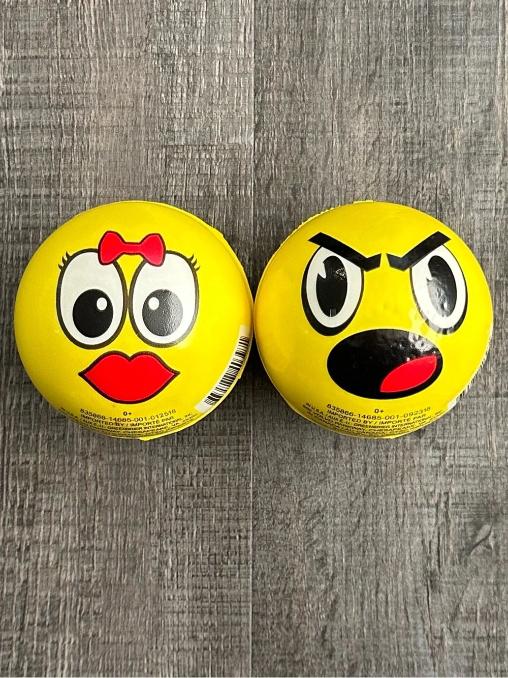 💞 Set of 2 Yellow Funny Face Emoji Toy Balls